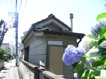 幅の狭いお家